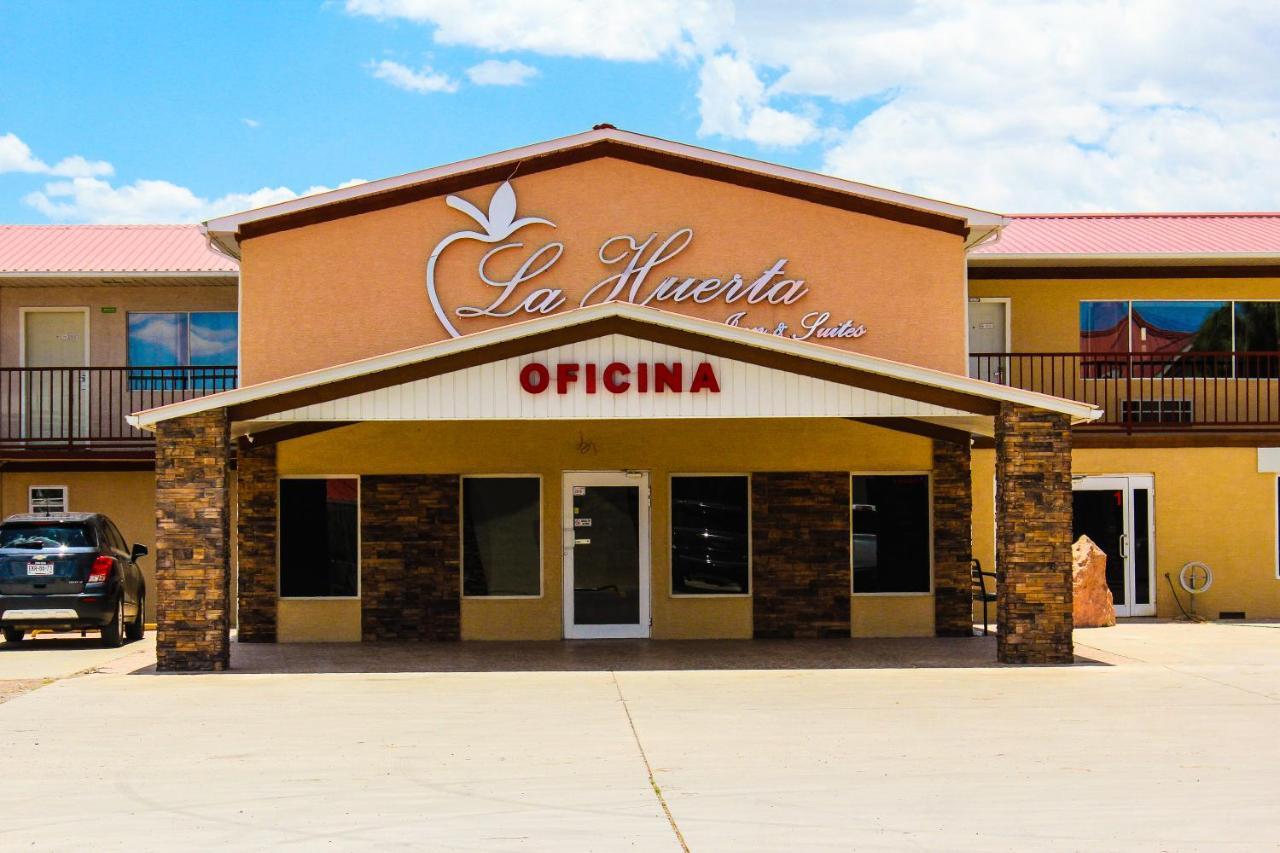 La Huerta Inn & Suites Ciudad Cuauhtemoc  Экстерьер фото